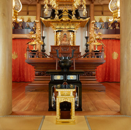 Soto-shū, Manpuku-ji Temple (Ota Ward, Tokyo) 　 Placed two units of Central incense altar