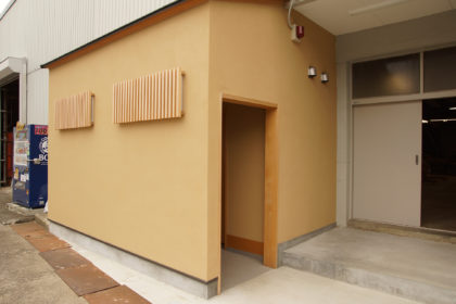 松戸工場に数寄屋建築の東司（とうす）