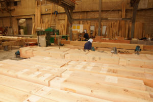 松戸工場での梁・桁・柱の加工