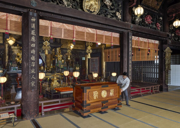 真言宗豊山派大本山護国寺様（東京都文京区）別製賽銭箱