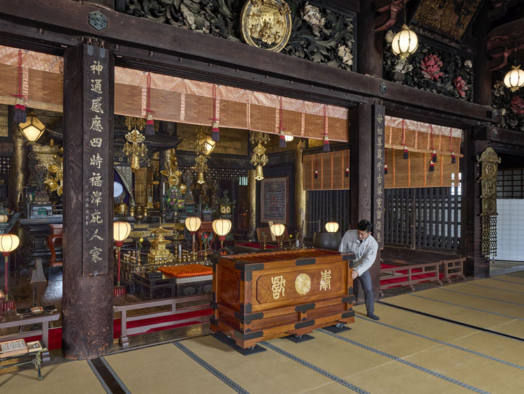 真言宗豊山派大本山護国寺様（東京都文京区）別製賽銭箱